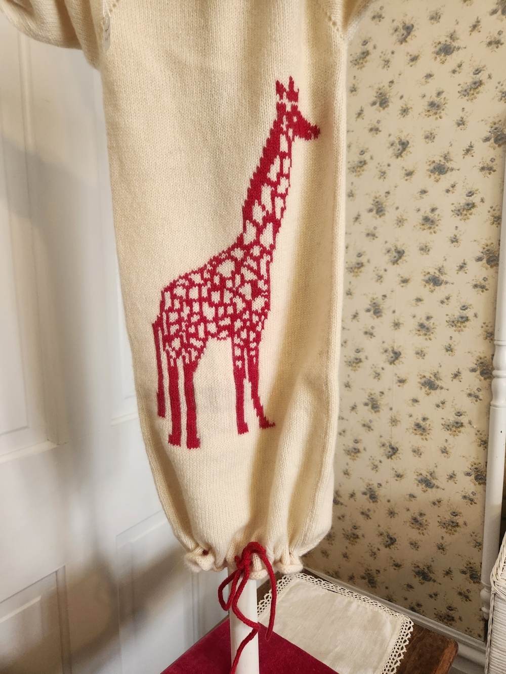 100% American Cashmere Cream and Red Giraffe Baby Sacque One Size - Picture 3 of 12